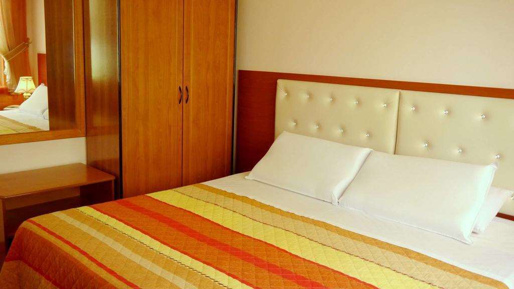 Kruja Hotel Tirana Quarto foto